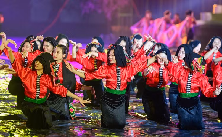 Động tác múa xòe của người Thái.