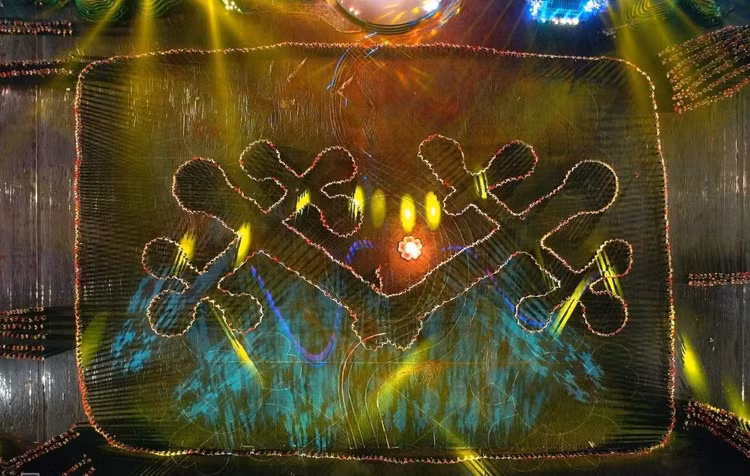 Xòe khau cút - một biểu tượng kiến trúc của người Thái.