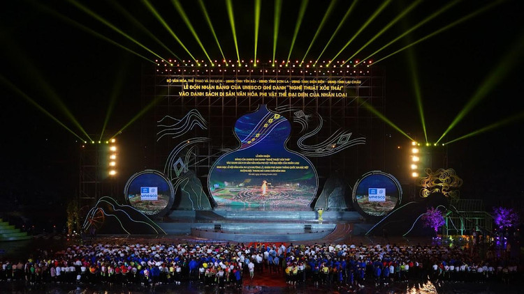 Hơn 3.000 người phục vụ buổi lễ.