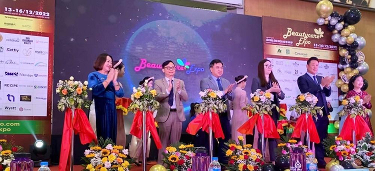 Khai trương triển lãm.