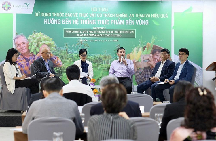 Các chuyên gia, đại biểu tham gia tọa đàm tại hội thảo.