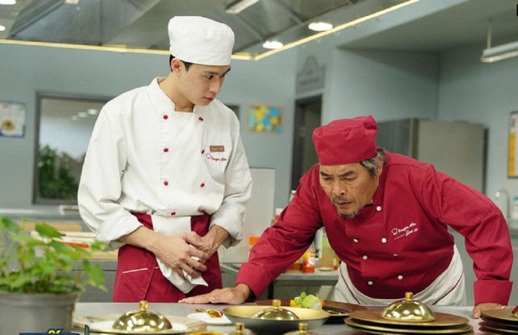 Kỳ Hải đối mặt với bếp trưởng khó tính.