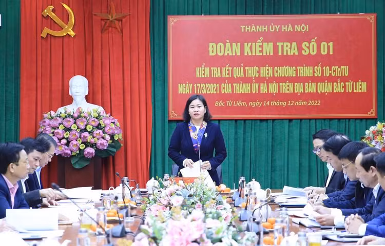 Phó Bí thư Thường trực Thành uỷ Nguyễn Thị Tuyến chỉ đạo tại cuộc kiểm tra.