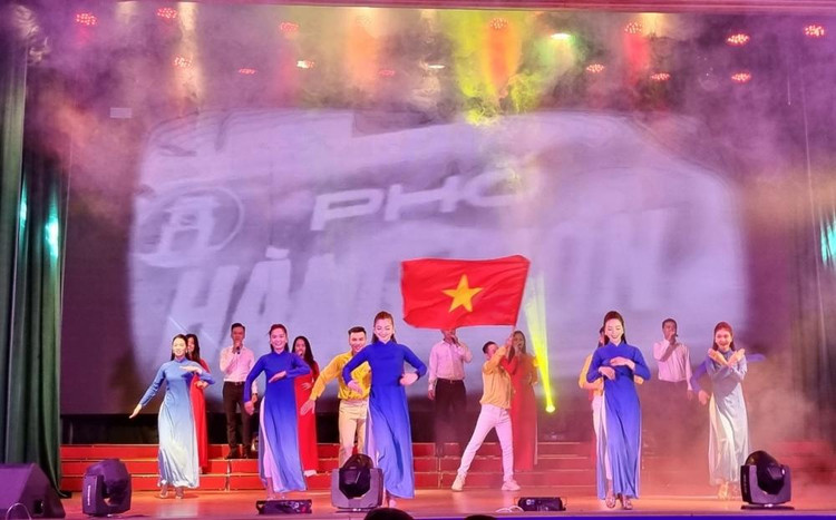 Chương trình văn nghệ chào mừng Hội thi.