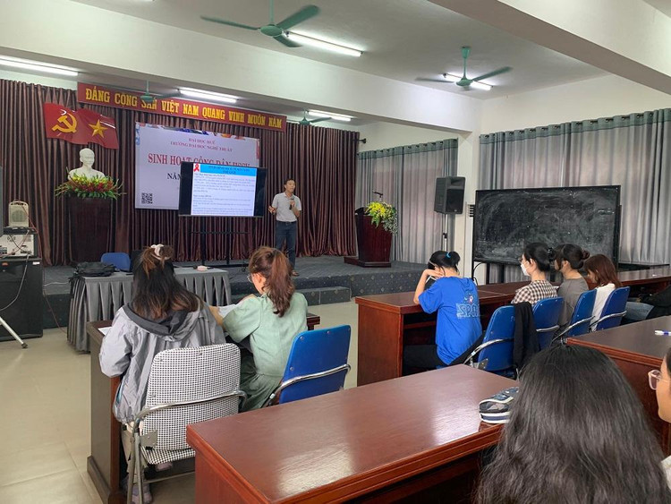 Nội dung phòng, chống HIV/AIDS vào nội dung sinh hoạt của các chi đoàn.