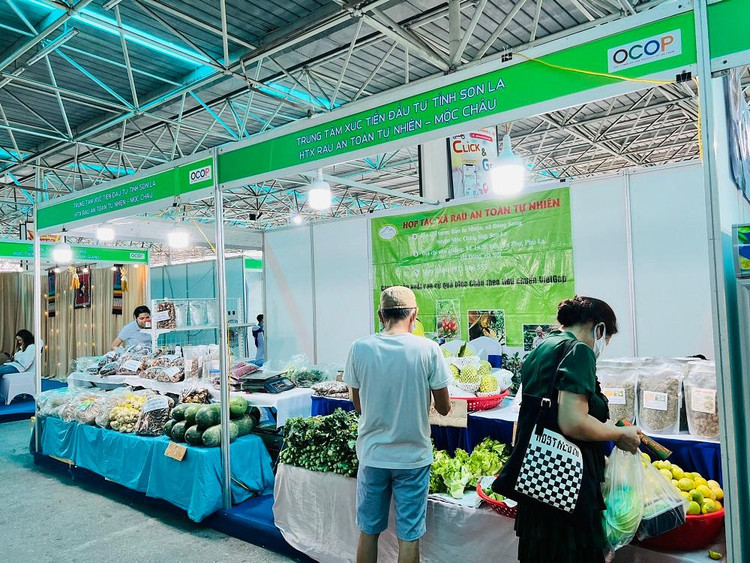 Gian hàng OCOP Mộc Châu. Gian hàng OCOP Mộc Châu.