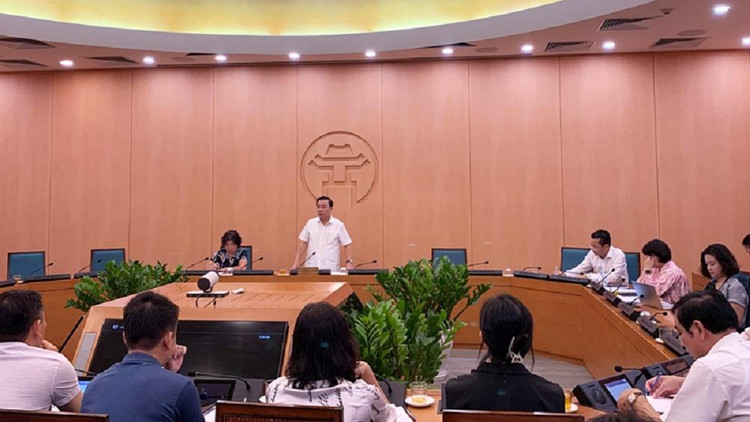 Phó Chủ tịch UBND thành phố Hà Nội Chử Xuân Dũng chỉ đạo tại cuộc họp.