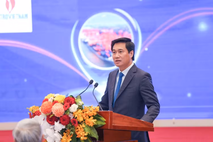 Thứ trưởng Bộ Xây dựng Nguyễn Tường Văn phát biểu tại Hội thảo.