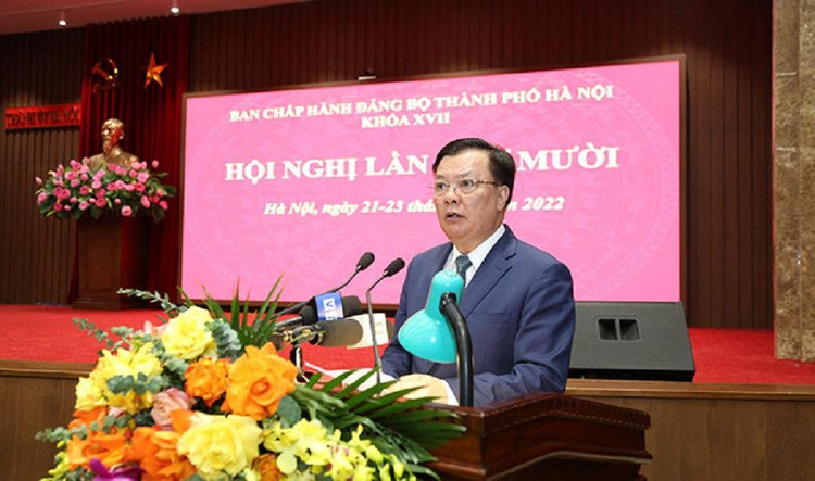 Bí thư Thành ủy Đinh Tiến Dũng phát biểu bế mạc hội nghị.