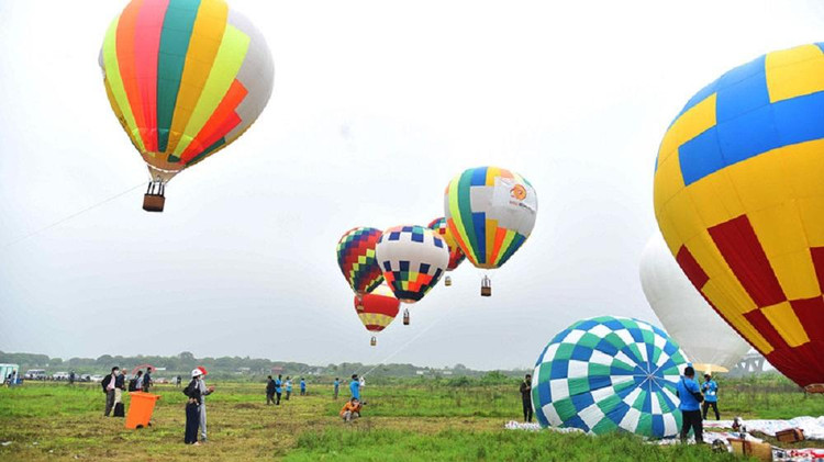 Du lịch bay trực thăng/bay khinh khí cầu sẽ được đẩy mạnh.