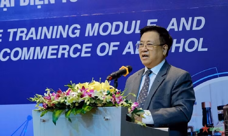 Ông Nguyễn Văn Việt - Chủ tịch VBA phát biểu tại lễ công bố chương trình đào tạo trực tuyến, tập huấn tuân thủ quy định pháp luật về kinh doanh đồ uống có cồn.