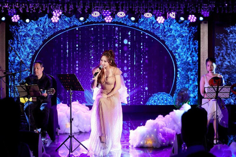 Vy Oanh giới thiệu MV mới “Lỡ một lời thương&quot;.