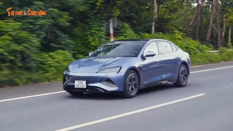trai-nghiem-xe-dien-cong-suat-khung-523-ma-luc-byd-seal-performance-co-gi-mp4-snapshot-0218062.jpg