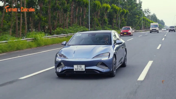 trai-nghiem-xe-dien-cong-suat-khung-523-ma-luc-byd-seal-performance-co-gi-mp4-snapshot-0610560.jpg