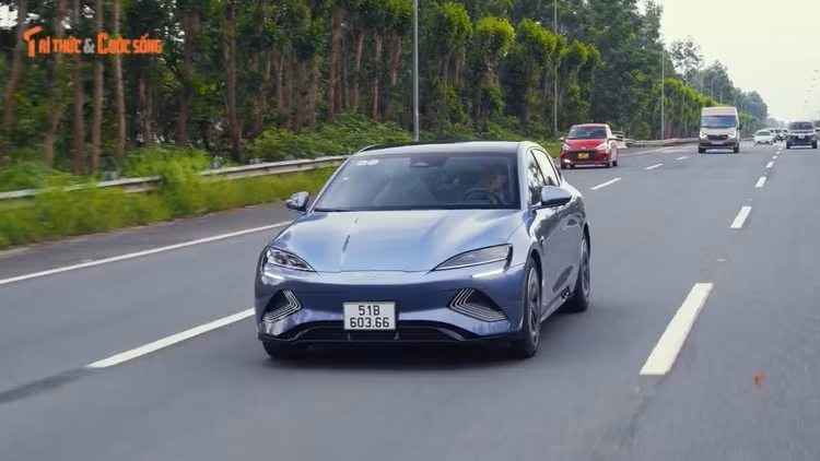 trai-nghiem-xe-dien-cong-suat-khung-523-ma-luc-byd-seal-performance-co-gi-mp4-snapshot-0610560.jpg