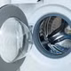 Vì sao giặt một chiếc khăn khiến máy giặt rung lắc dữ dội?