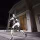 Unitree trình làng robot kung fu có thể nâng ô tô cứu người