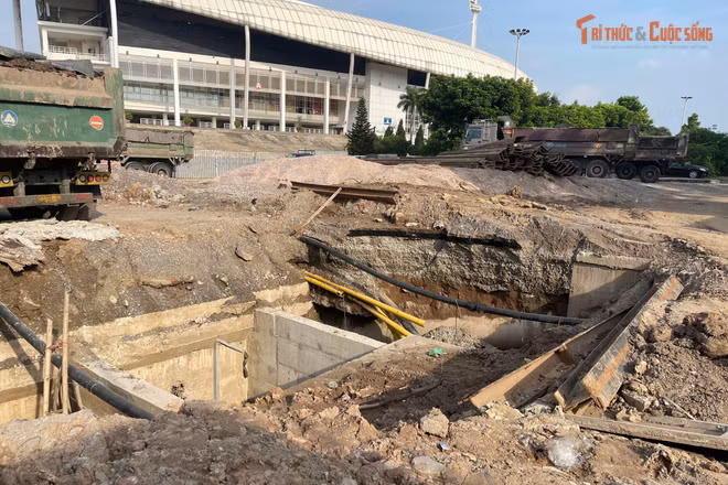 Công trình thoát nước chậm tiến độ ảnh hưởng cuộc sống người dân Hà Nội