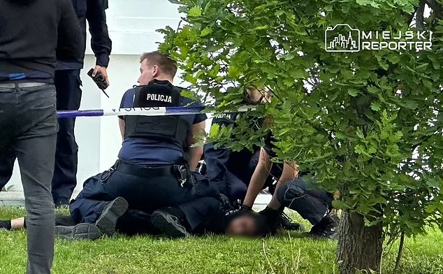 Phat hien thi the khong nguyen ven trong khuon vien truong dai hoc