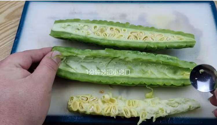 Mẹo đơn giản khử vị đắng của khổ qua ít người biết - Hình 5