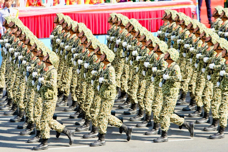 Bao chi quoc te dua tin dam net ve Dai le 30/4 cua Viet Nam