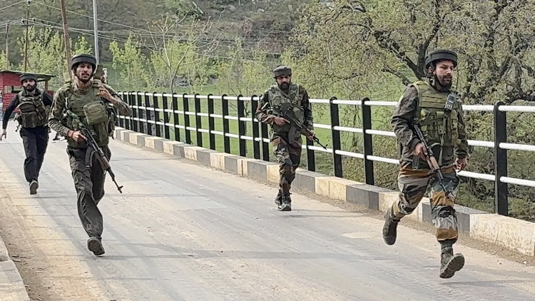 Khu nghi duong o Kashmir bi tan cong, nhieu du khach thiet mang