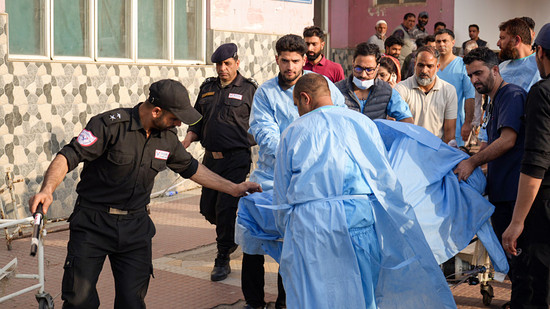 Khu nghi duong o Kashmir bi tan cong, nhieu du khach thiet mang-Hinh-2