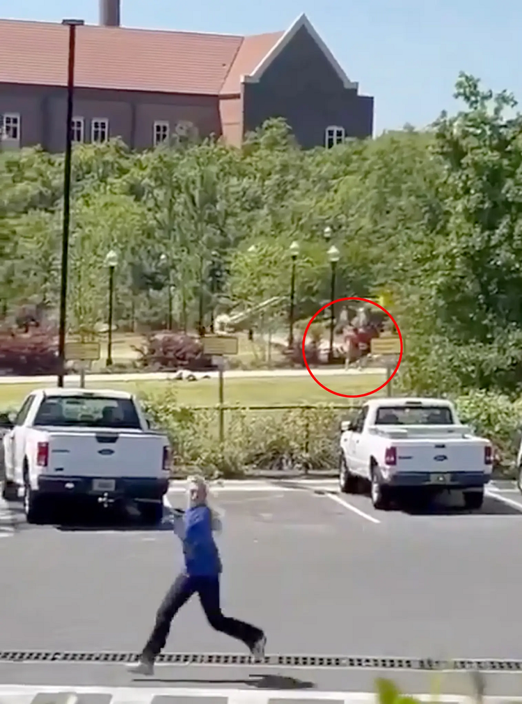 Hien truong vu xa sung kinh hoang tai dai hoc o My