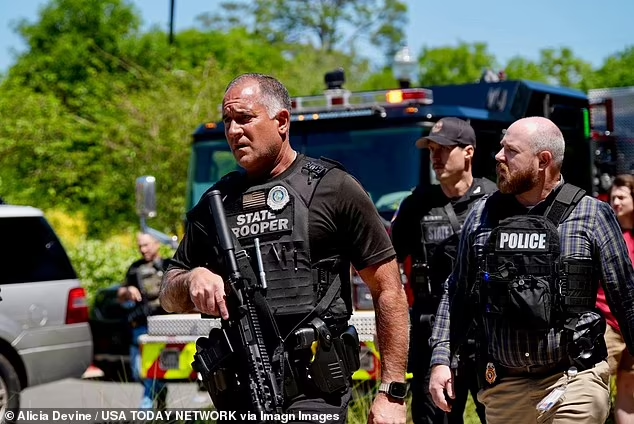 Hien truong vu xa sung kinh hoang tai dai hoc o My-Hinh-5