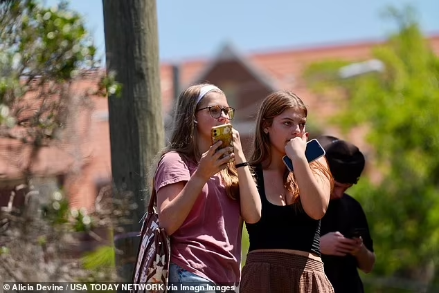 Hien truong vu xa sung kinh hoang tai dai hoc o My-Hinh-7