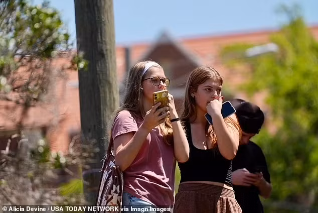 Hien truong vu xa sung kinh hoang tai dai hoc o My-Hinh-7