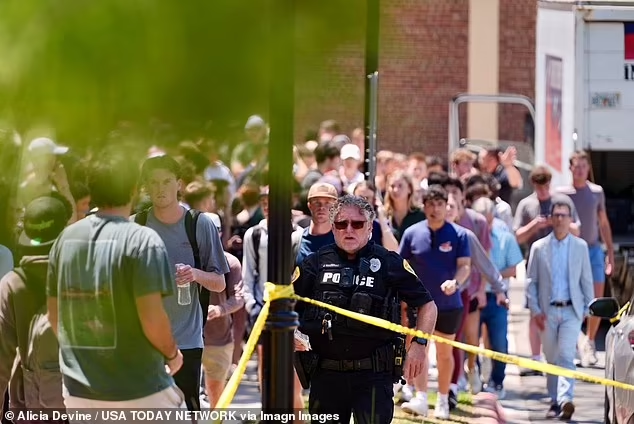 Hien truong vu xa sung kinh hoang tai dai hoc o My-Hinh-8