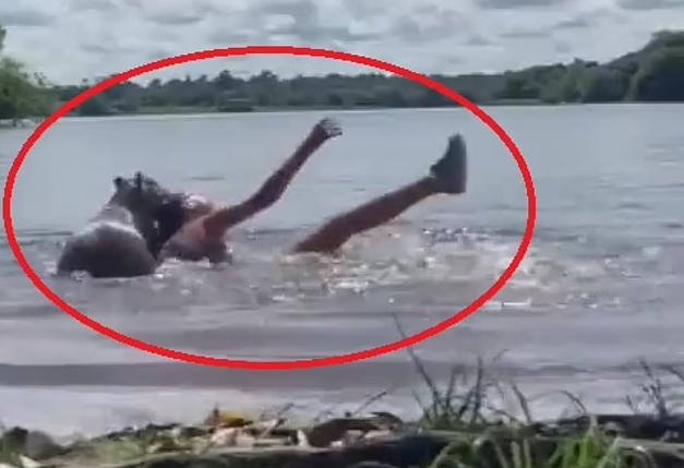 Dang boi, nguoi phu nu gap chuyen kinh hai