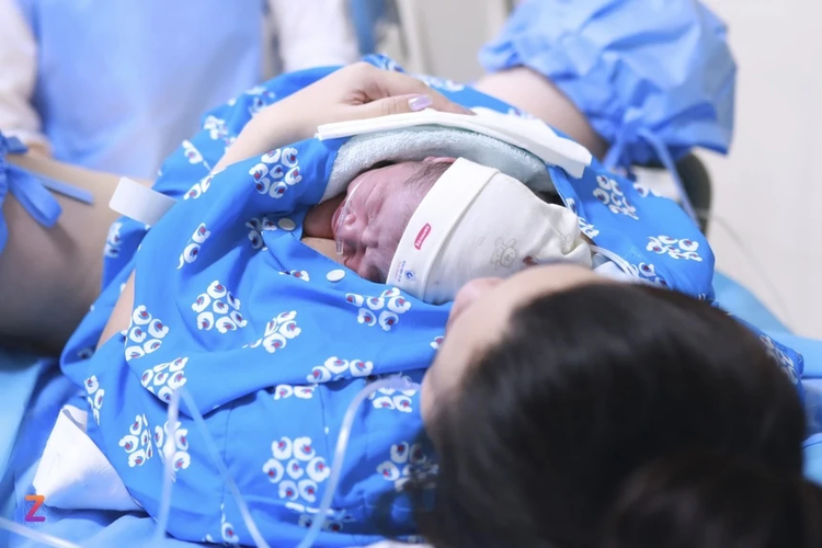 Dịp Tết cận kề, nhiều người lo lắng trước nỗi sợ khi đối diện với câu hỏi "bao giờ sinh con?". Ảnh minh họa: Quỳnh Danh.