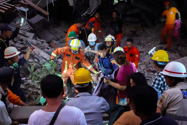 Toan canh Myamnar “chay dua voi thoi gian” tim nan nhan dong dat-Hinh-3