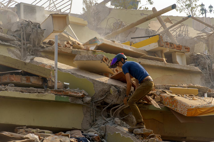 Toan canh Myamnar “chay dua voi thoi gian” tim nan nhan dong dat-Hinh-4