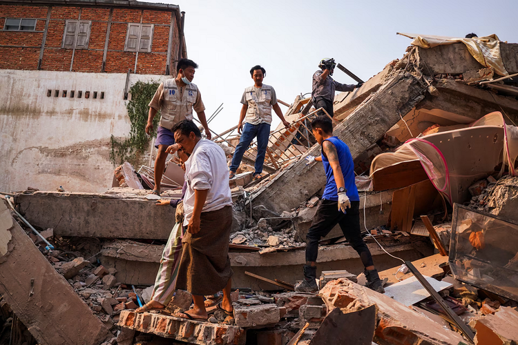 Toan canh Myamnar “chay dua voi thoi gian” tim nan nhan dong dat-Hinh-2