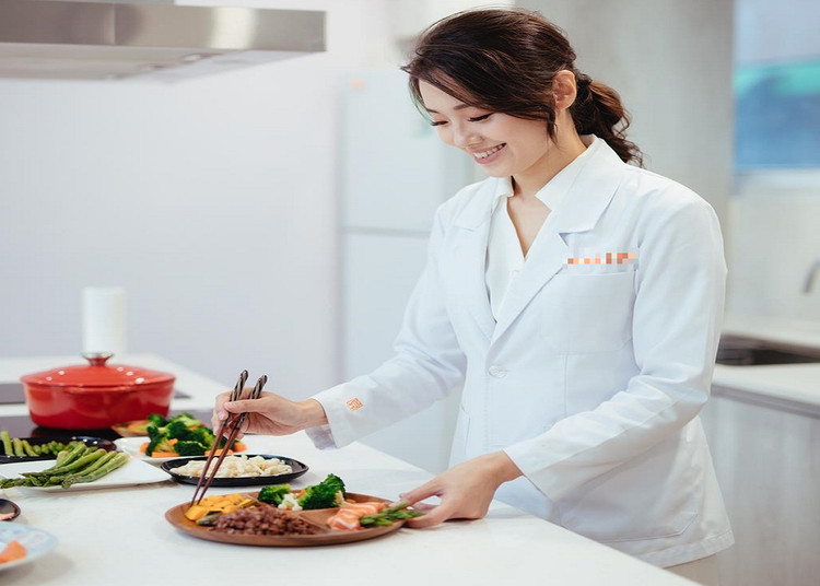 Để đảm bảo sức khỏe, chuyên gia dinh dưỡng Xu Ruici khuyên mọi người cải thiện khả năng miễn dịch của bản thân thông qua bổ sung nhiều chất dinh dưỡng khác nhau. Ảnh: CNT.