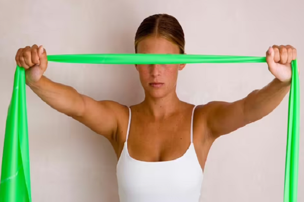 Tất cả những gì bạn cần là dây kháng lực và cơ thể. Ảnh: Getty.