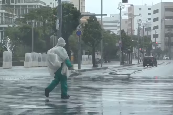 Bão Chan-hom đổ bộ Tokyo gây mất điện hàng nghìn hộ dân