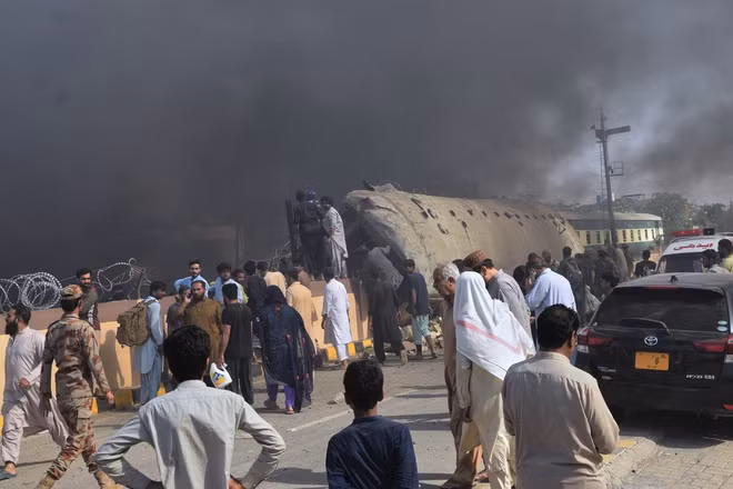Đánh bom xe liều chết ở Pakistan, hơn 20 người thiệt mạng