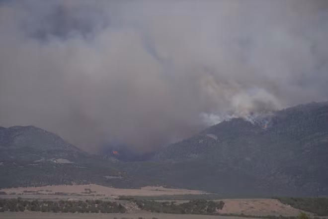 Mỹ ban bố tình trạng khẩn cấp vì cháy rừng ở bang Utah