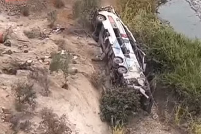 Hai xe buýt va chạm ở Peru, nhiều người thương vong
