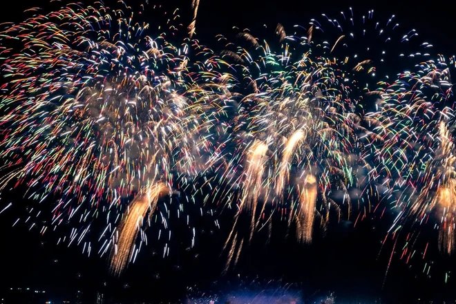 Pháo hoa rực rỡ mừng thành công Đại hội XIV của Đảng