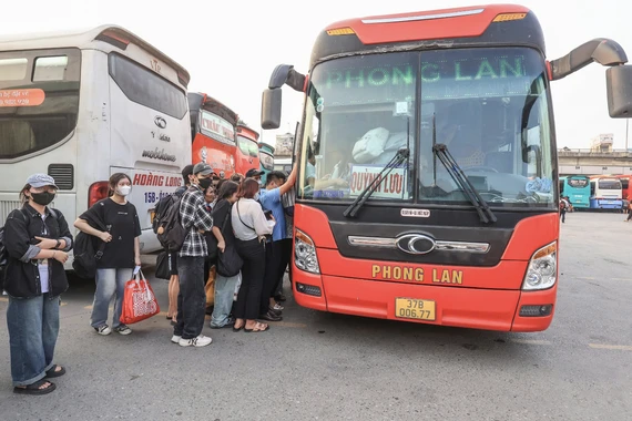 Giá xăng dầu tăng đẩy giá vé vận tải hành khách lên cao