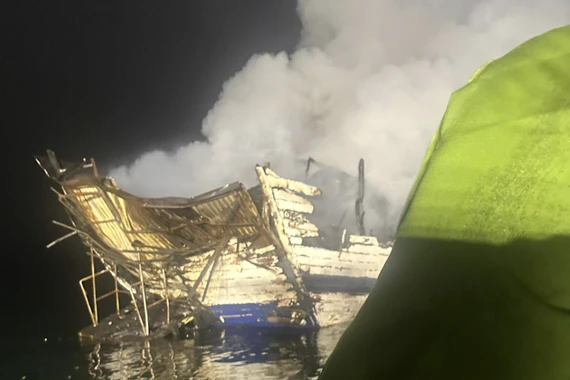 Cháy tàu Signature Royal QN-7269... Công ty CP Du lịch quốc tế Kỳ quan Hạ Long chịu trách nhiệm sao? 