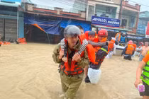  Công an Gia Lai dốc toàn lực cứu dân khỏi ngập lụt,