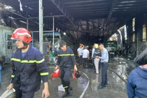 Cháy garage tại Gia Lai thiêu rụi 3 xe giường nằm và 1 xe tải