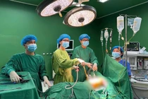 Cãi cọ dẫn đến xô xát, nam sinh lớp 7 ở Gia Lai bị bạn cầm dao đâm thấu ngực