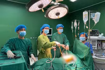 Cãi cọ dẫn đến xô xát, nam sinh lớp 7 ở Gia Lai bị bạn cầm dao đâm thấu ngực